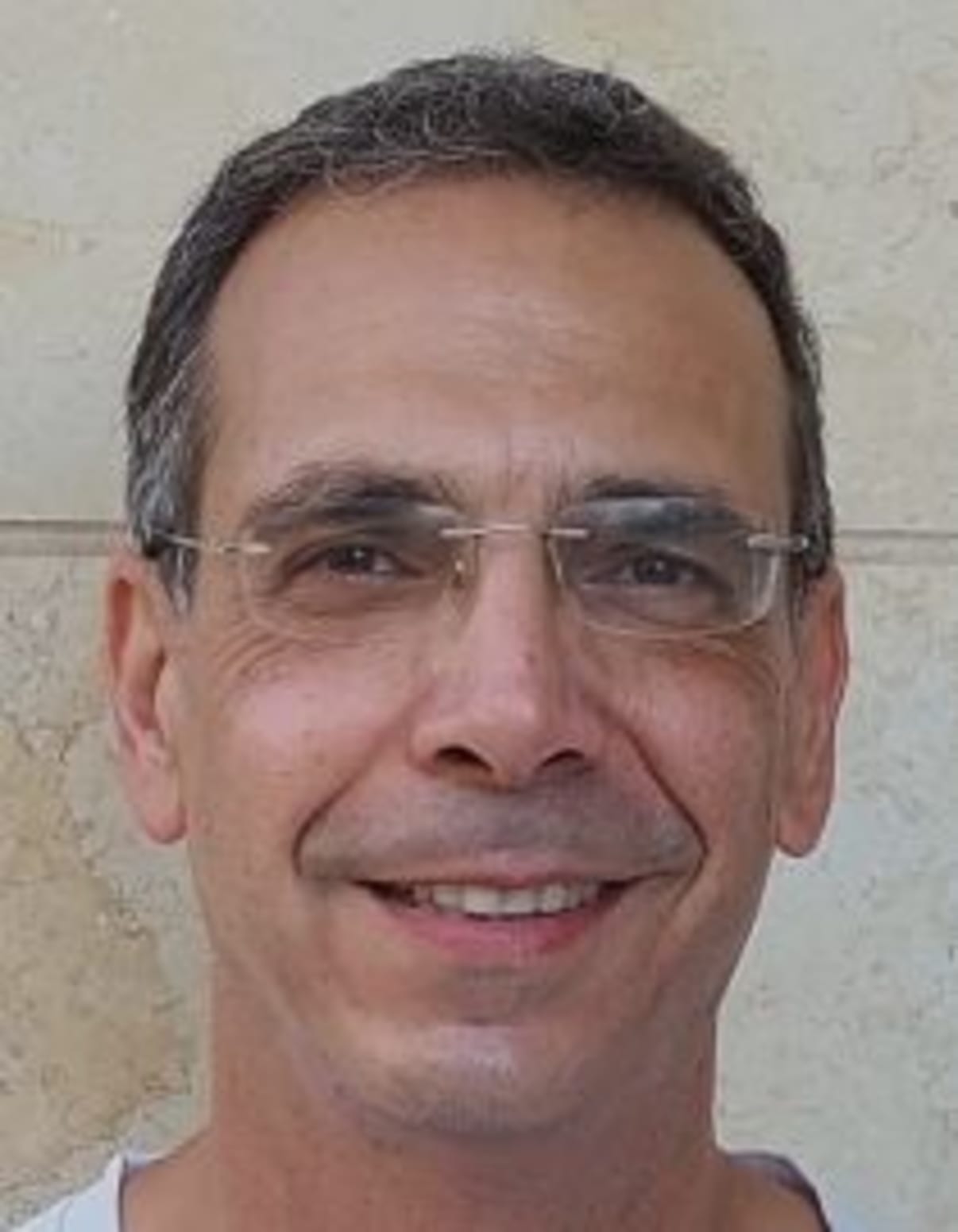 תמונת פורטרט של בעל המקצוע