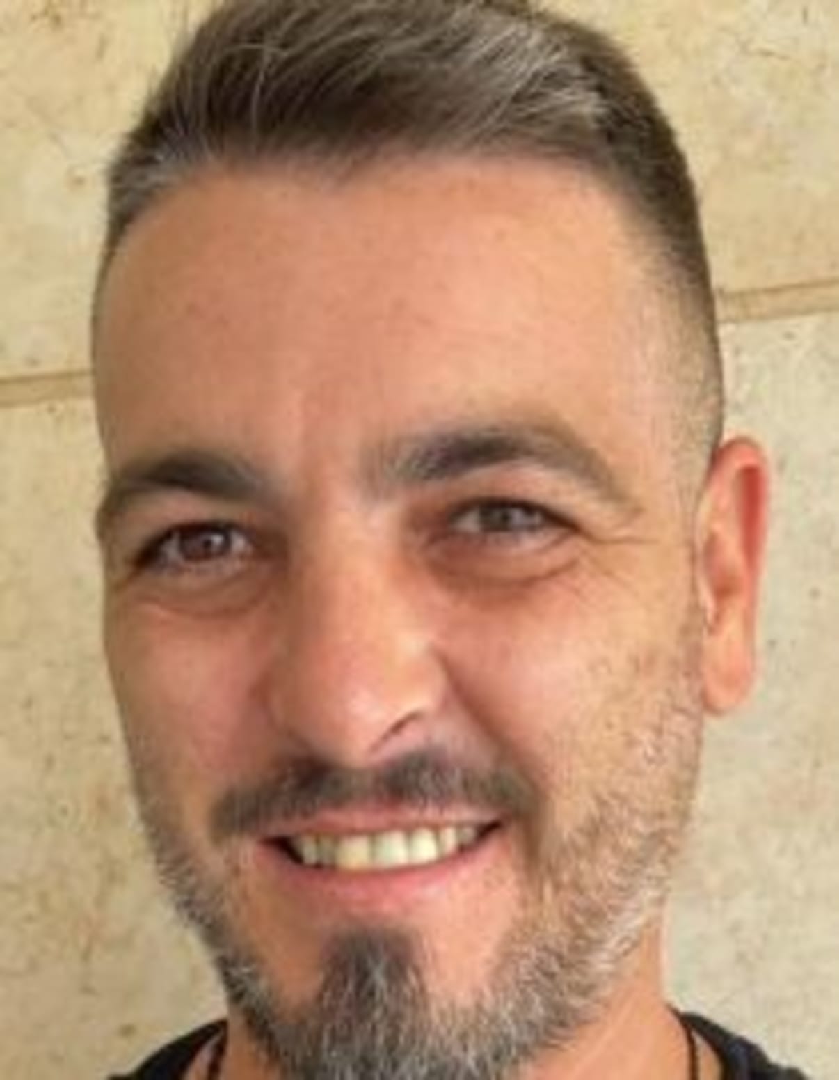 תמונת פורטרט של בעל המקצוע