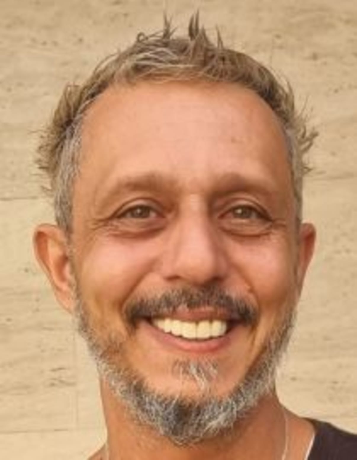 תמונת פורטרט של בעל המקצוע