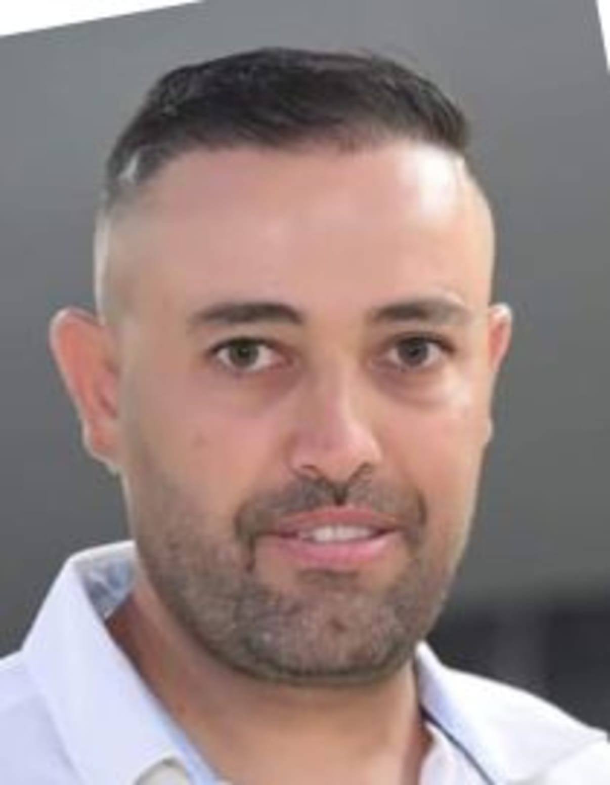 תמונת פורטרט של בעל המקצוע