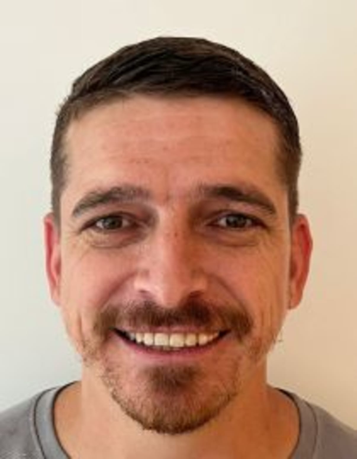 תמונת פורטרט של בעל המקצוע