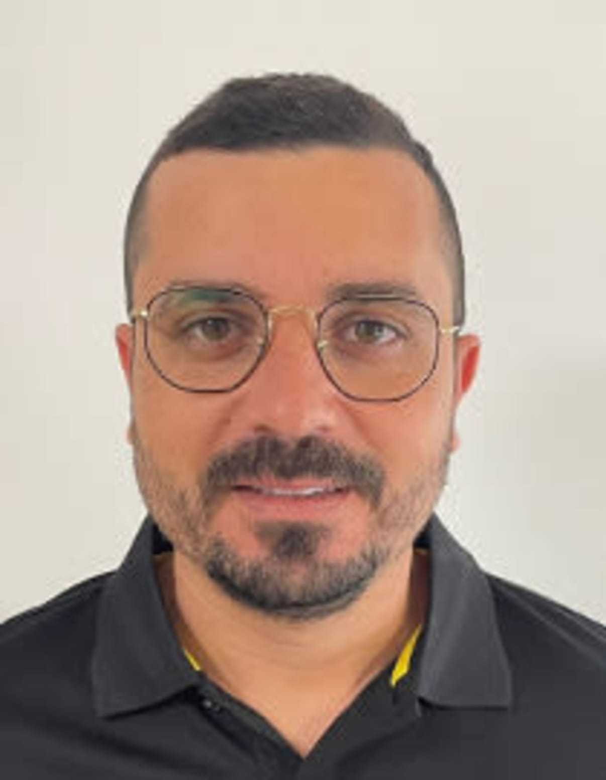 תמונת פורטרט של בעל המקצוע