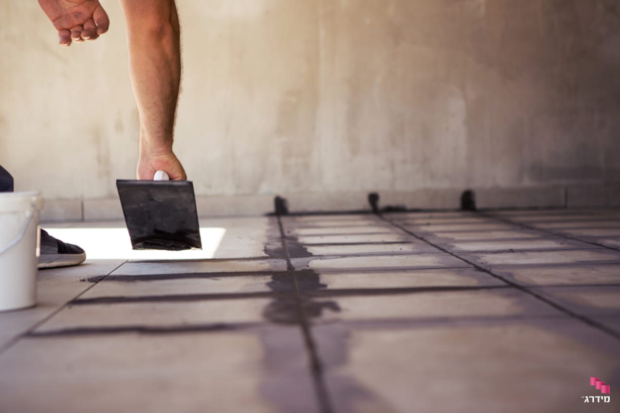 חידוש רובה במרפסת חידוש רובה במרפסת