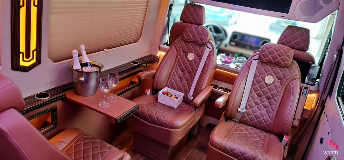 הסעות VIP במיניבוס לימוזינה הסעות VIP במיניבוס לימוזינה