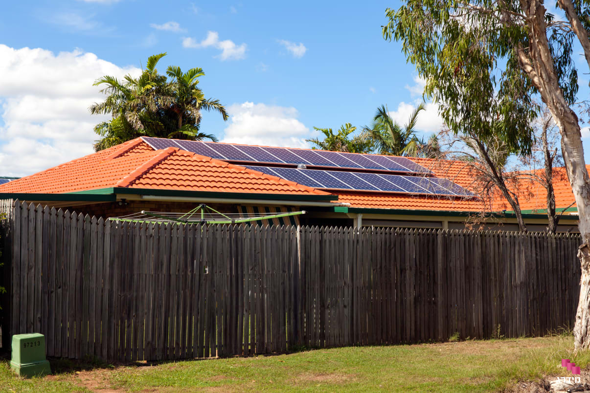 מערכת סולארית על בית פרטי