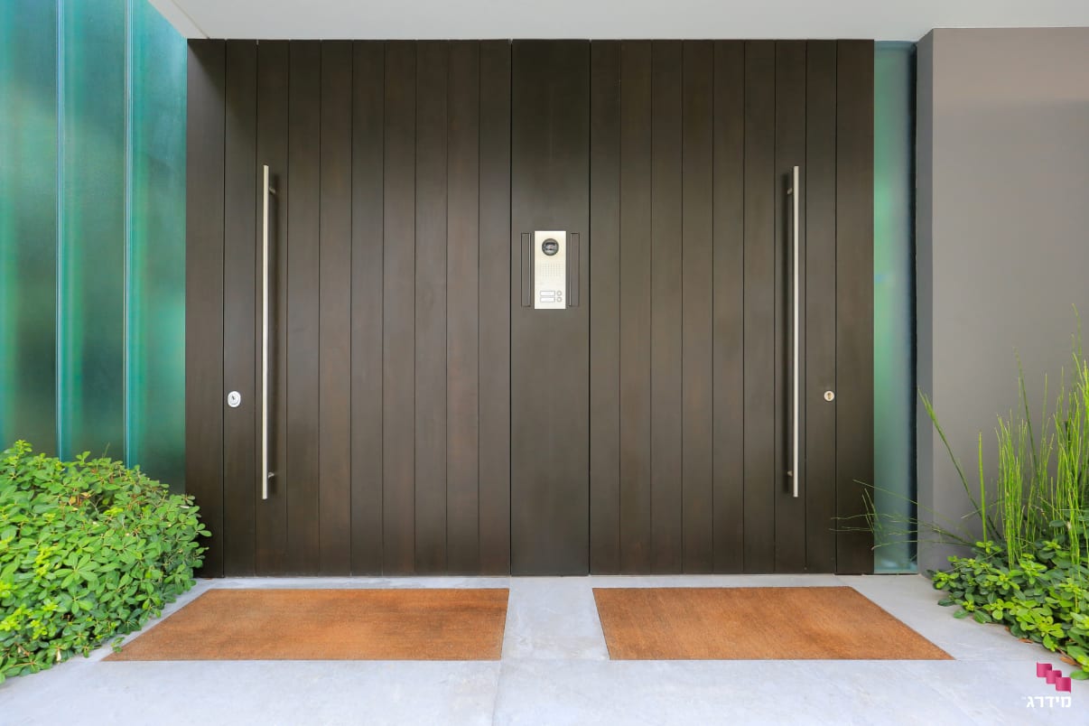 דלת קו אפס לכניסה מאלומיניום