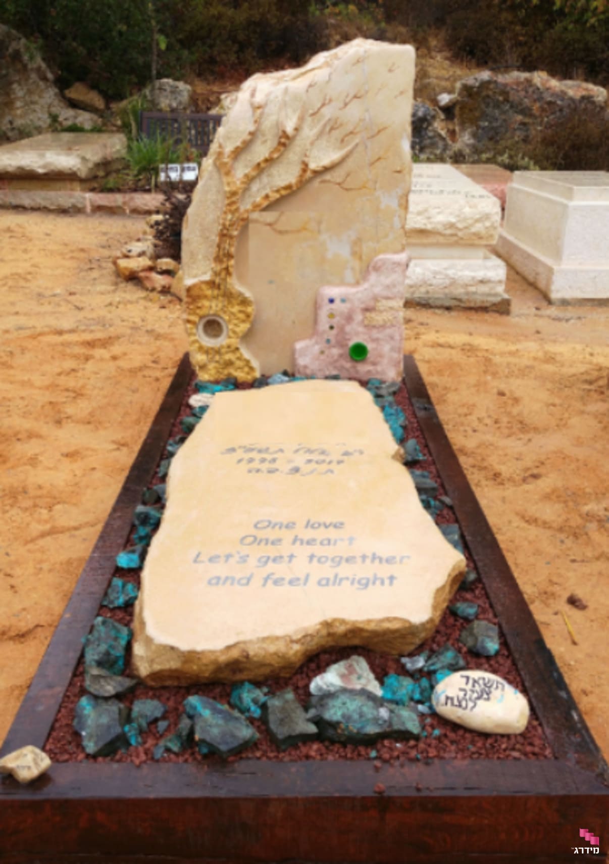 מצבה מעוצבת מצבה מעוצבת