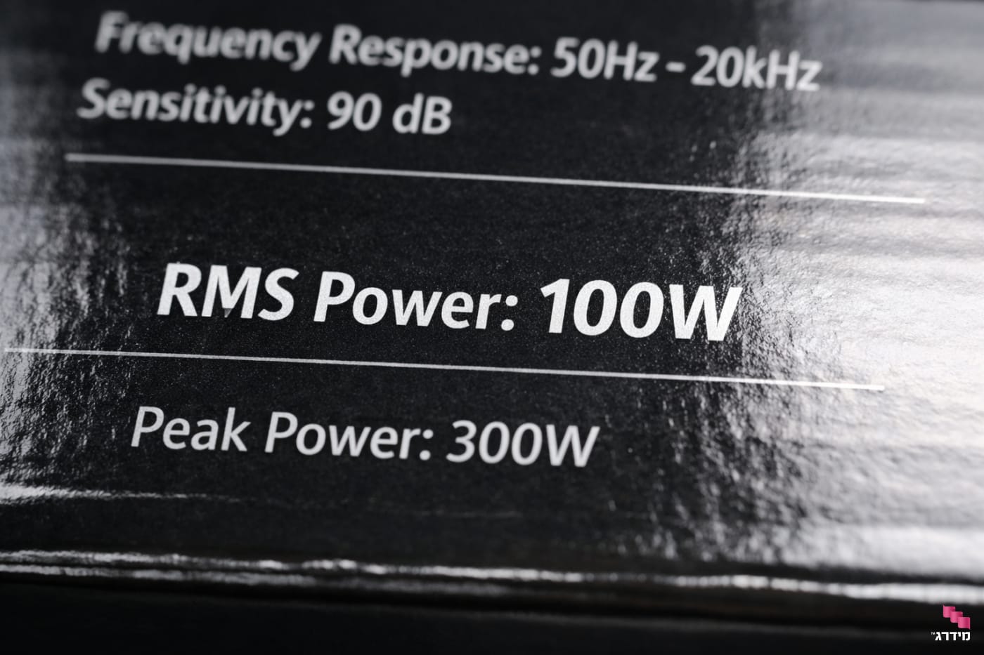 נתונים על גבי אריזת רמקולים נתונים על גבי אריזת רמקולים