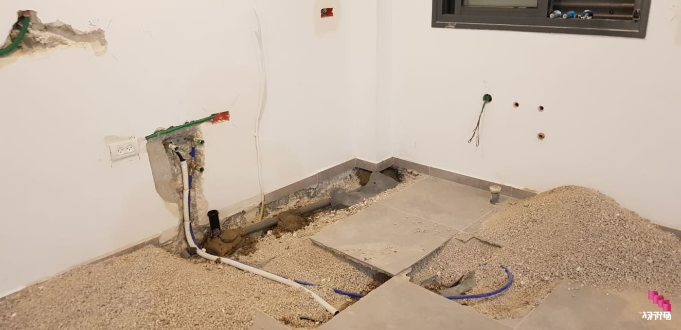 התקנת נקודת מים מתחת לרצפה התקנת נקודת מים מתחת לרצפה