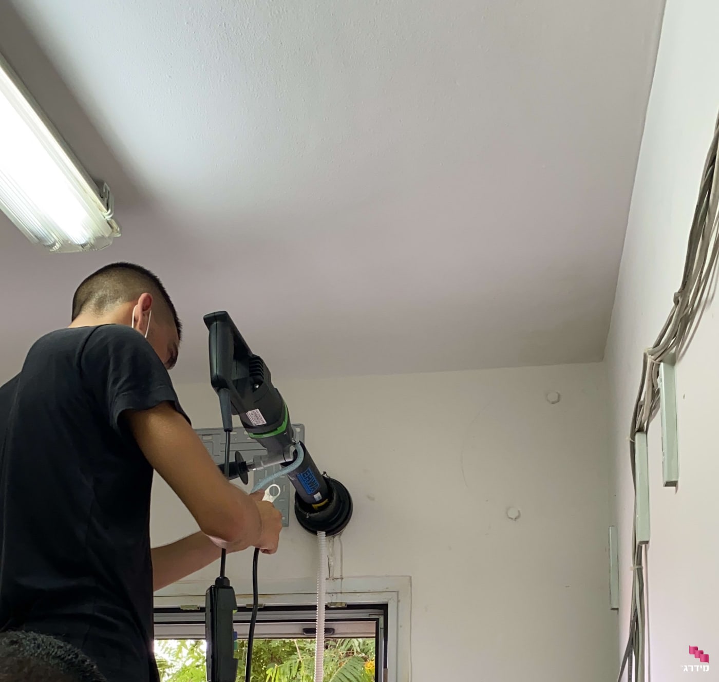 קידוח בטון להחלפת צינור ניקוז למזגן קידוח בטון להחלפת צינור ניקוז למזגן