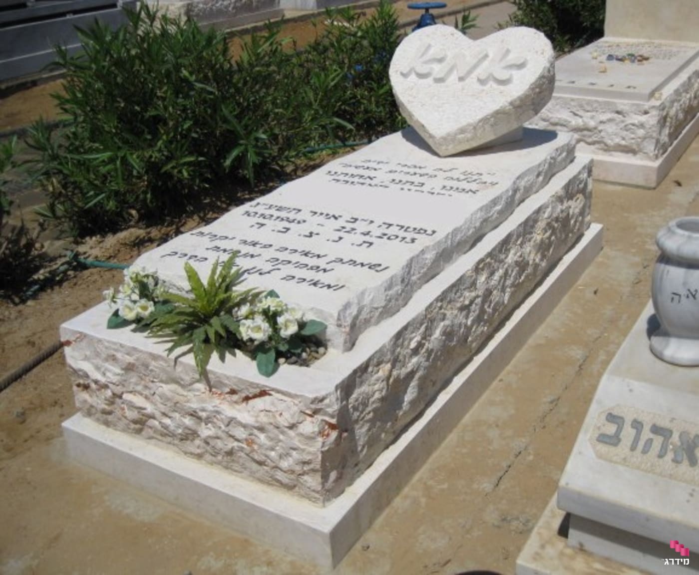 מצבת יחיד מאבן חברון מצבת יחיד מאבן חברון