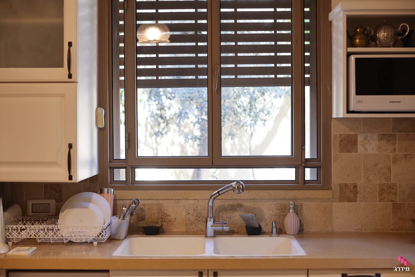 תריס חשמלי במטבח תריס חשמלי במטבח