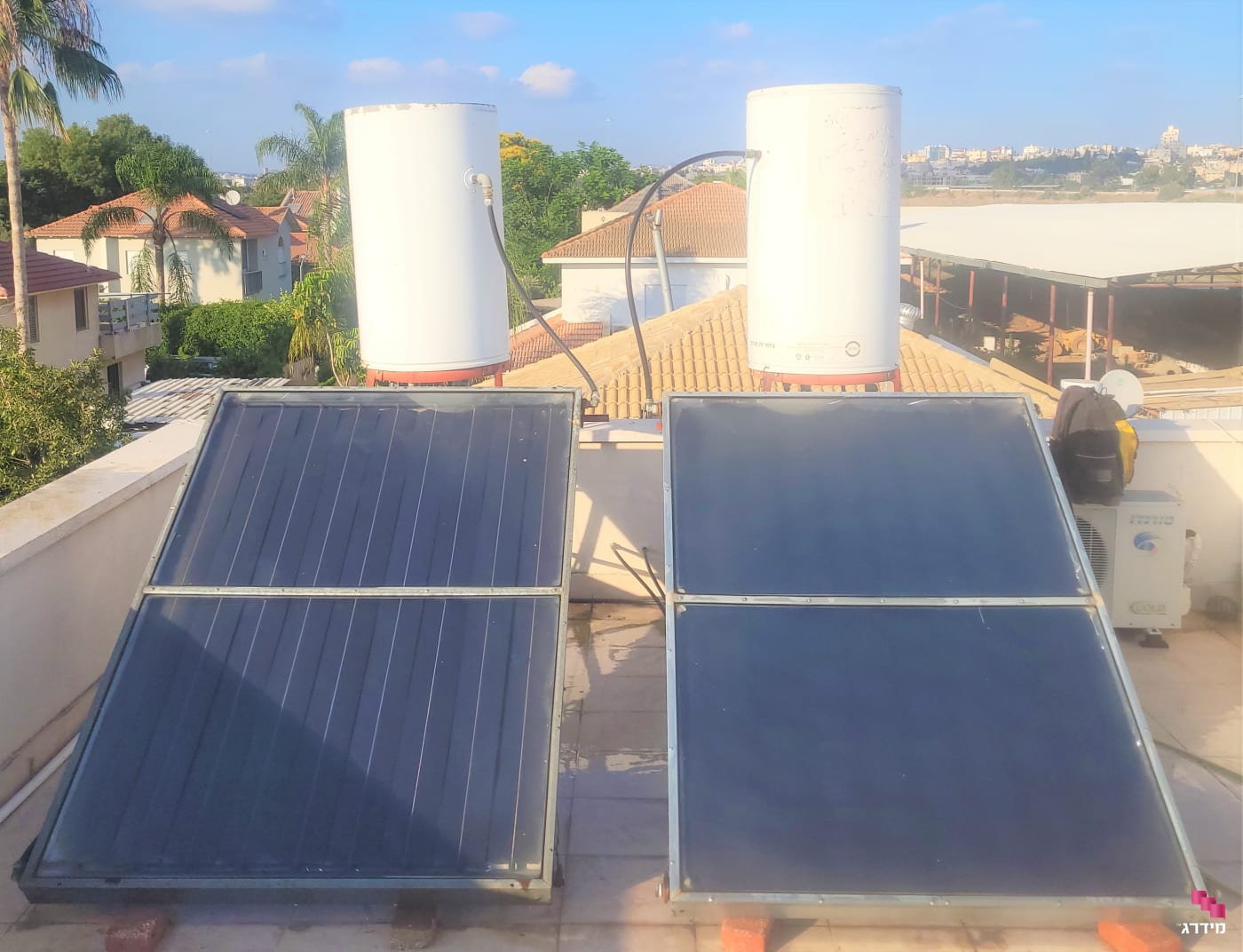 דודי שמש וקולטים על גג שטוח