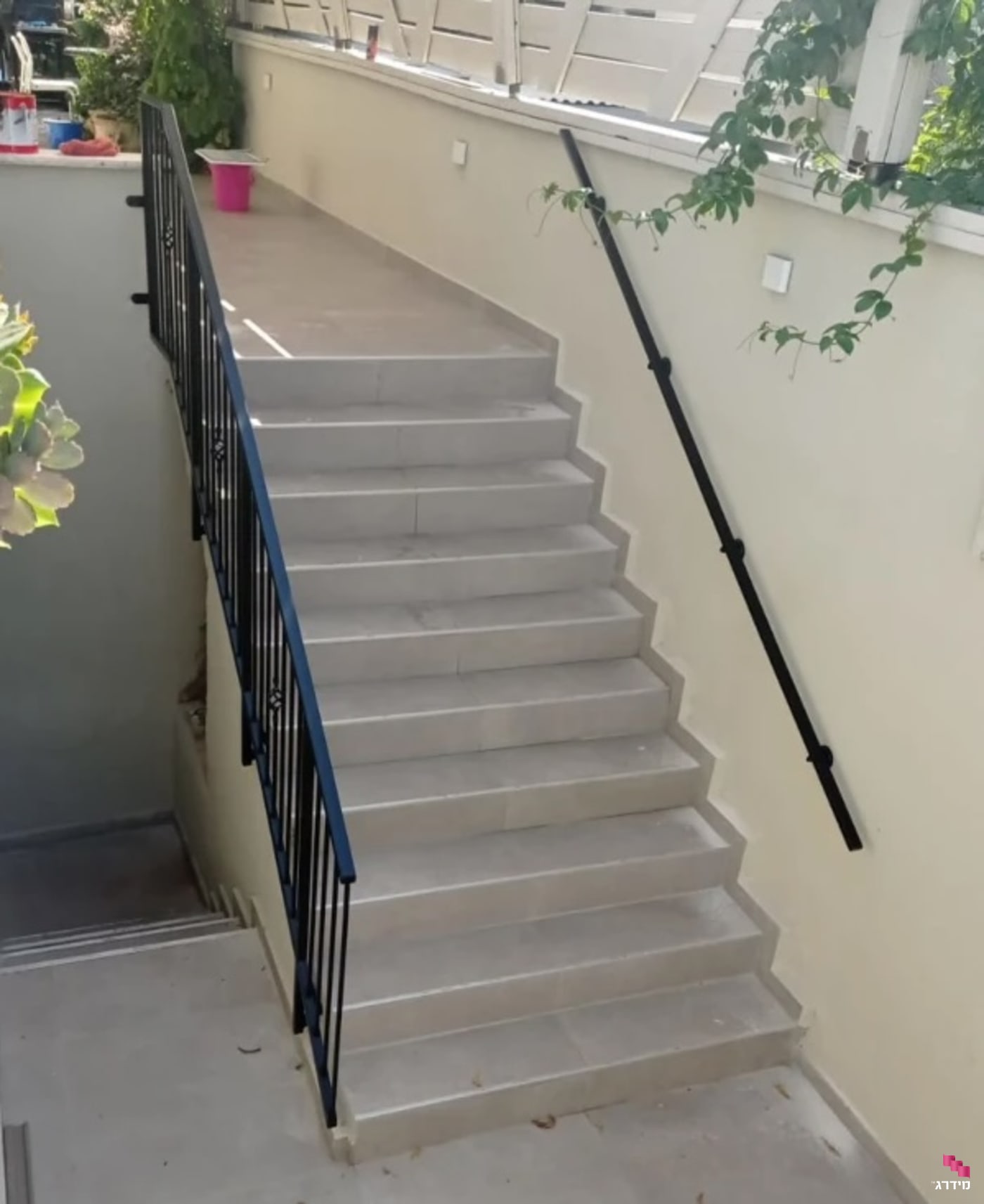 מעקה מדרגות מברזל מעקה מדרגות מברזל