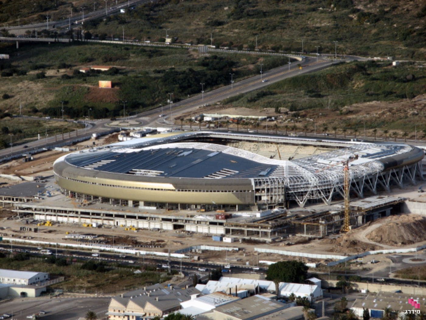 גג אצטדיון סמי עופר גג אצטדיון סמי עופר