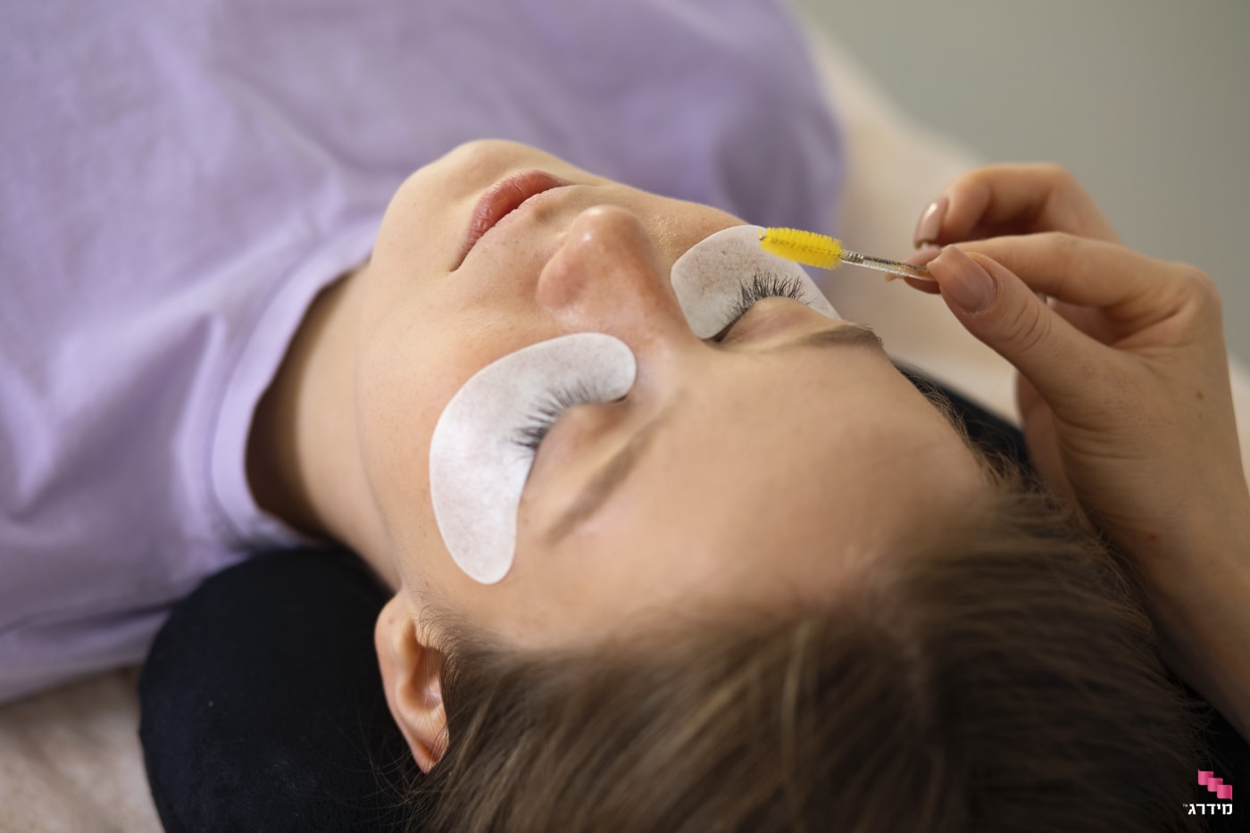 סירוק ריסים סירוק ריסים