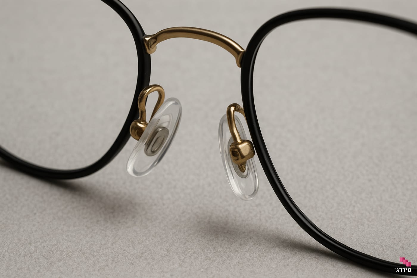 אפונים למשקפיים