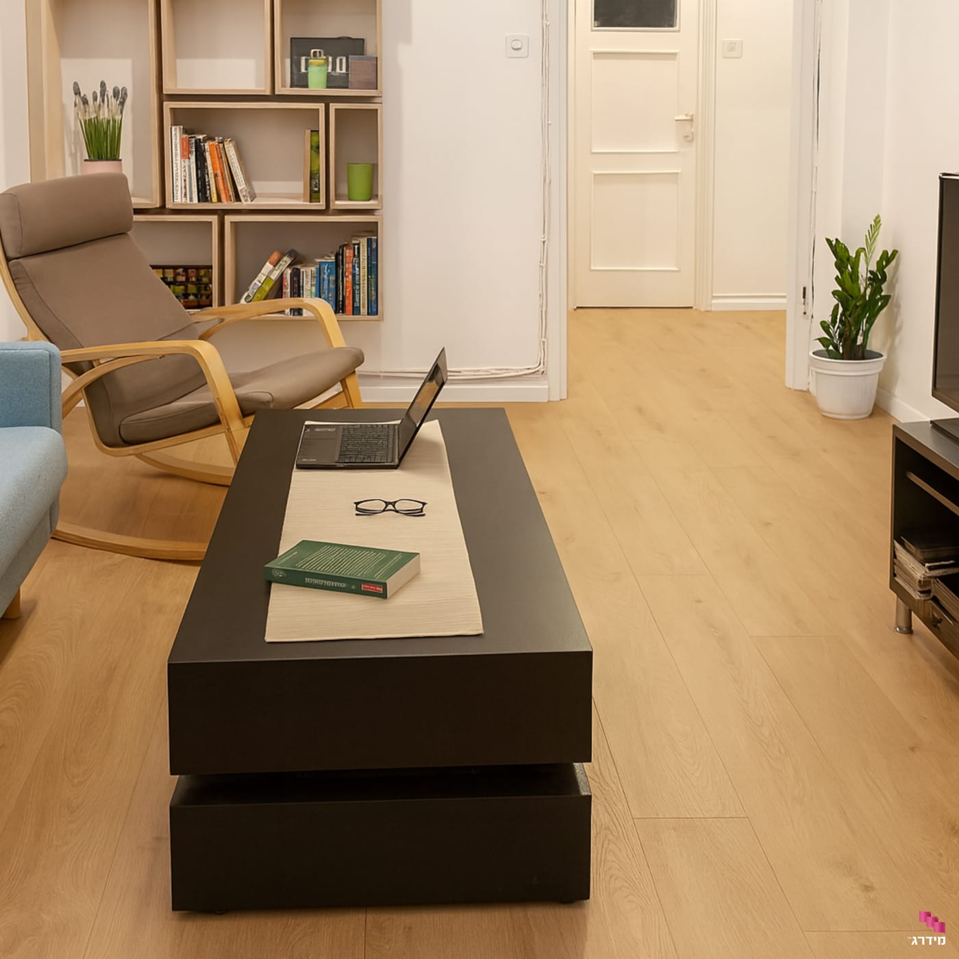 סלון עם פרקט למינציה