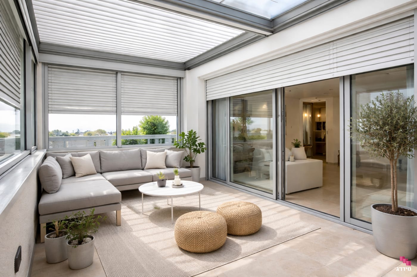 סגירת מרפסת עם תריסים