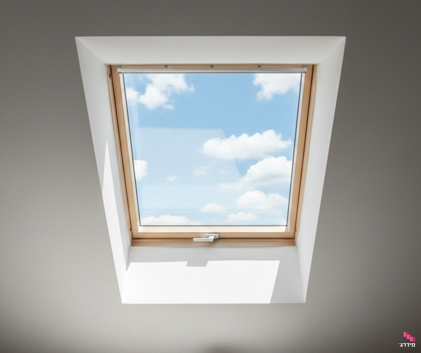 חלון סקיילייט חלון סקיילייט