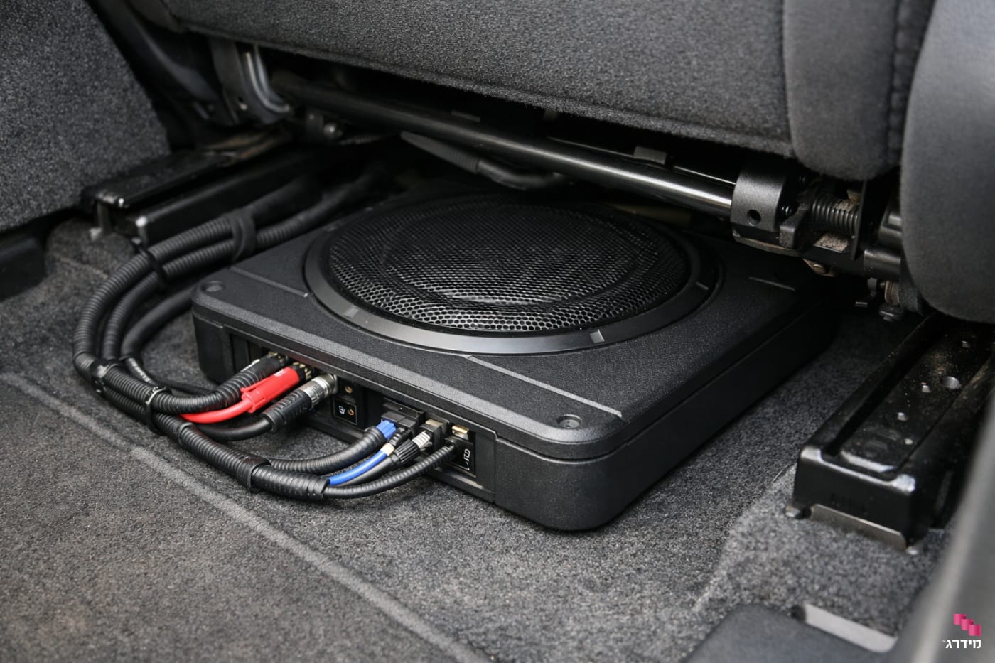 סאב וופר שטוח ברכב