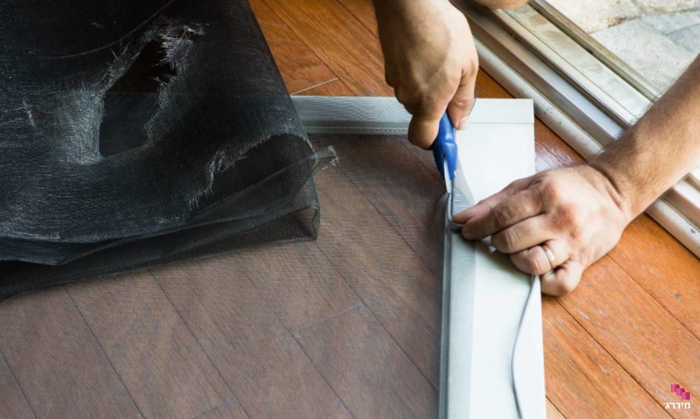 תיקון רשת בדלת רשת