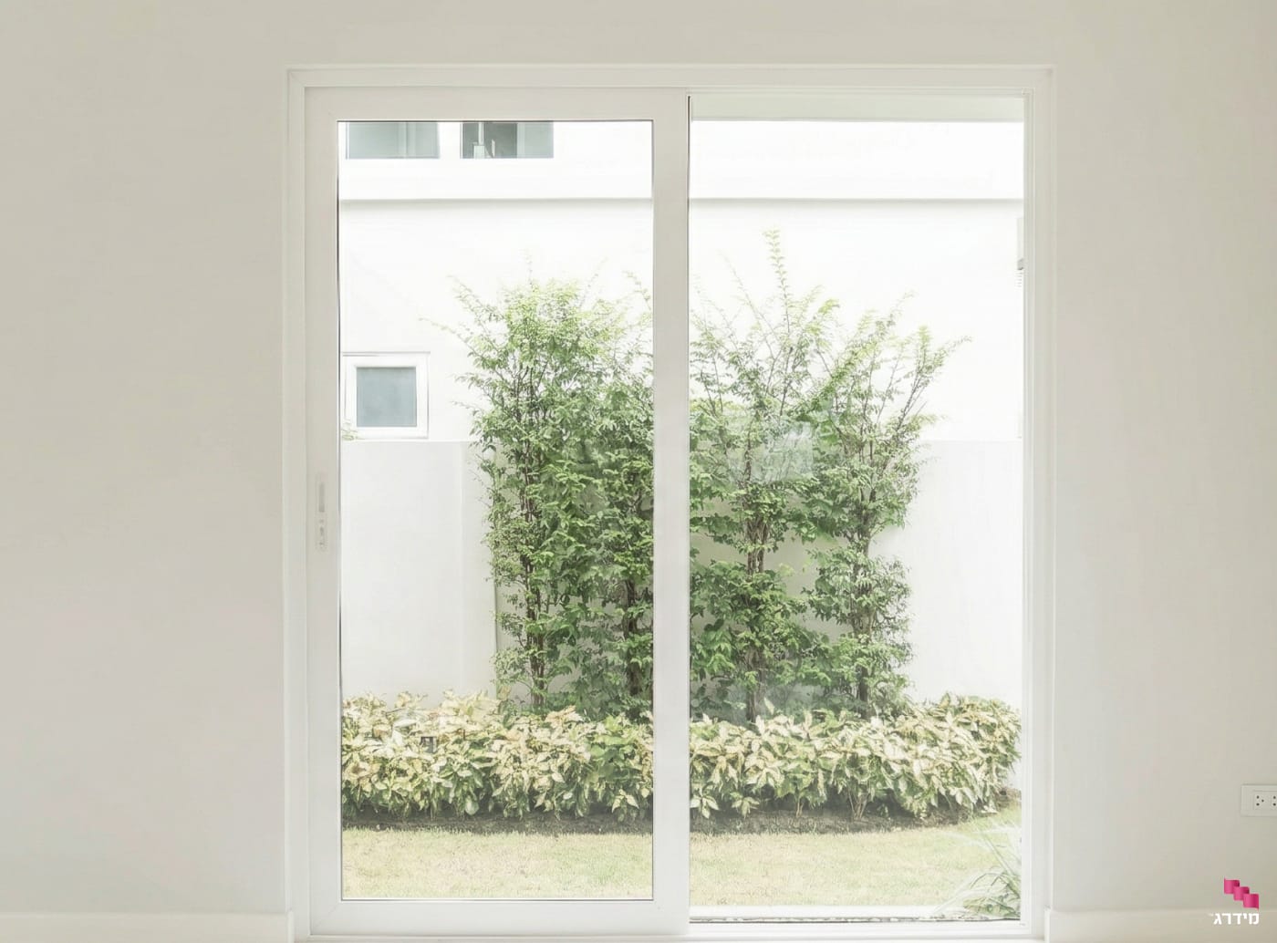 דלת זכוכית טריפלקס 3+3, דלת זכוכית, דלת הזזה