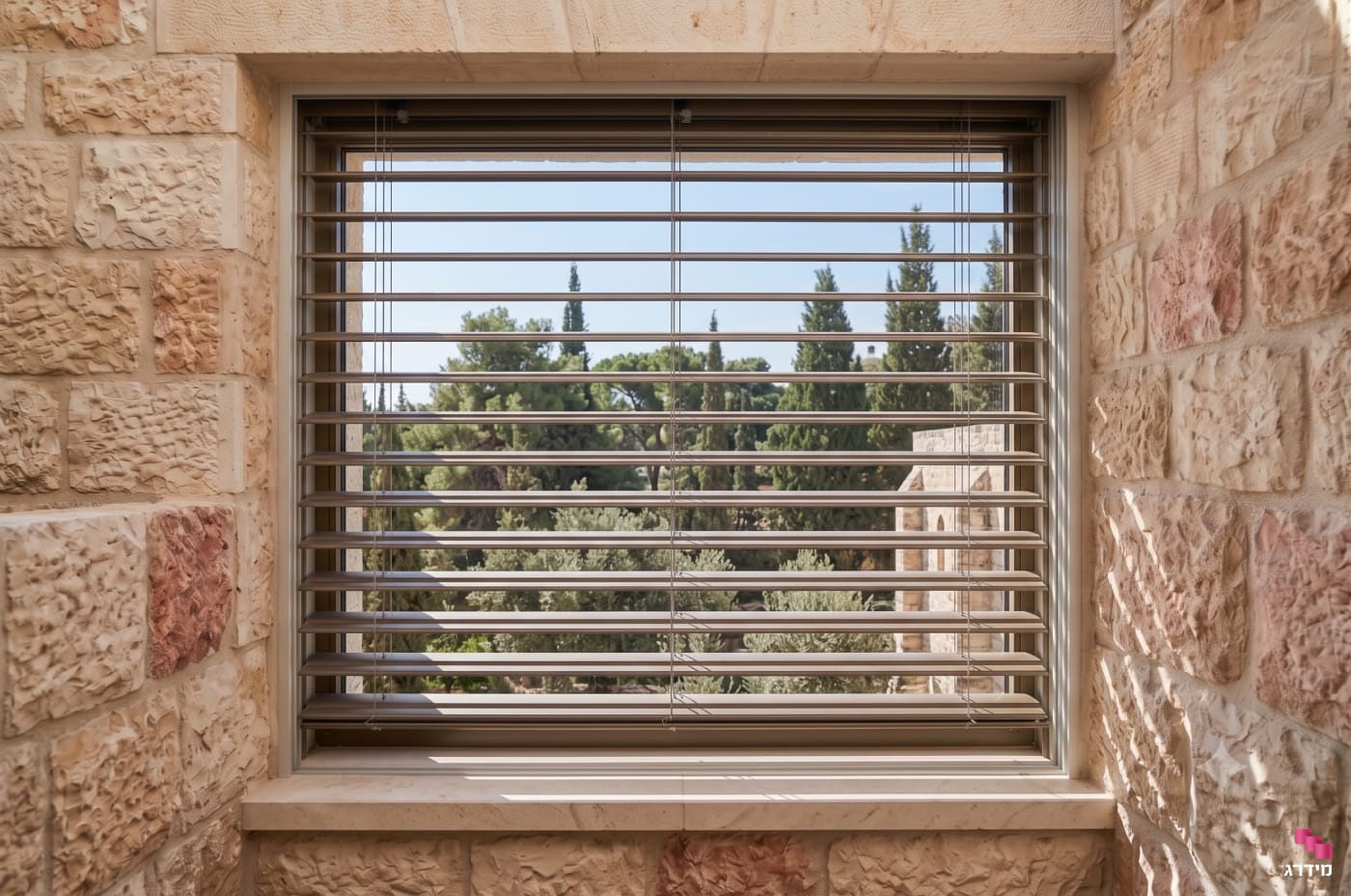 צלון חשמלי חיצוני צלון חשמלי חיצוני