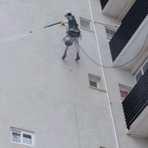 שטיפת קיר חיצוני