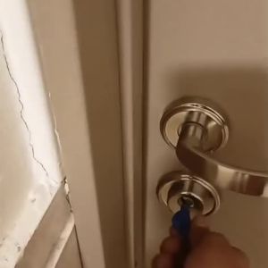 תיקון מנעול דלת