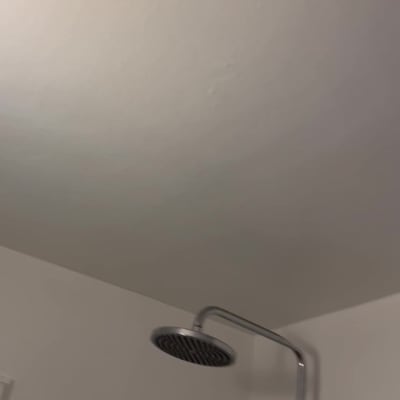 איטום מקלחת.