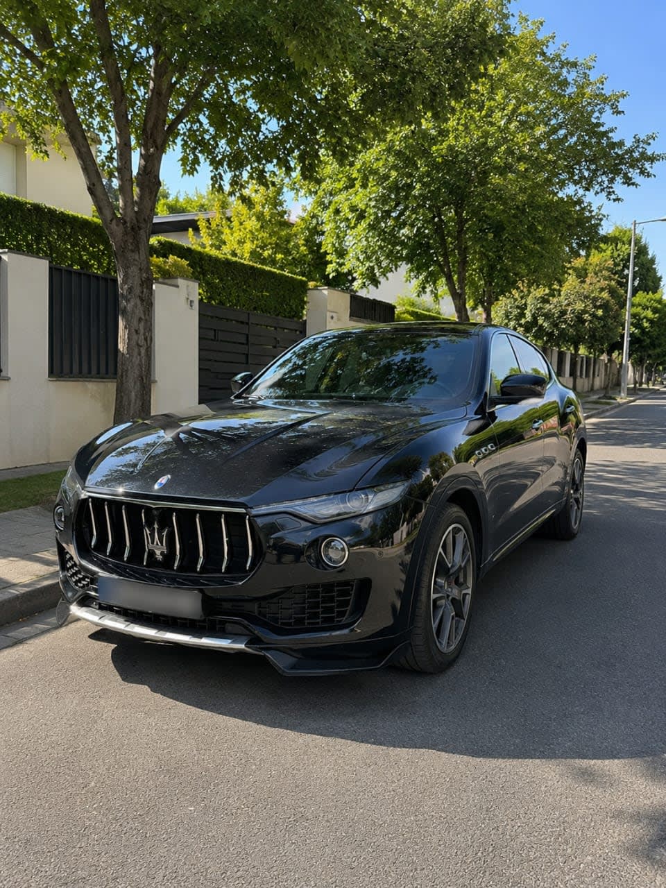 Maserati Levante 2017 - front-right photo 2