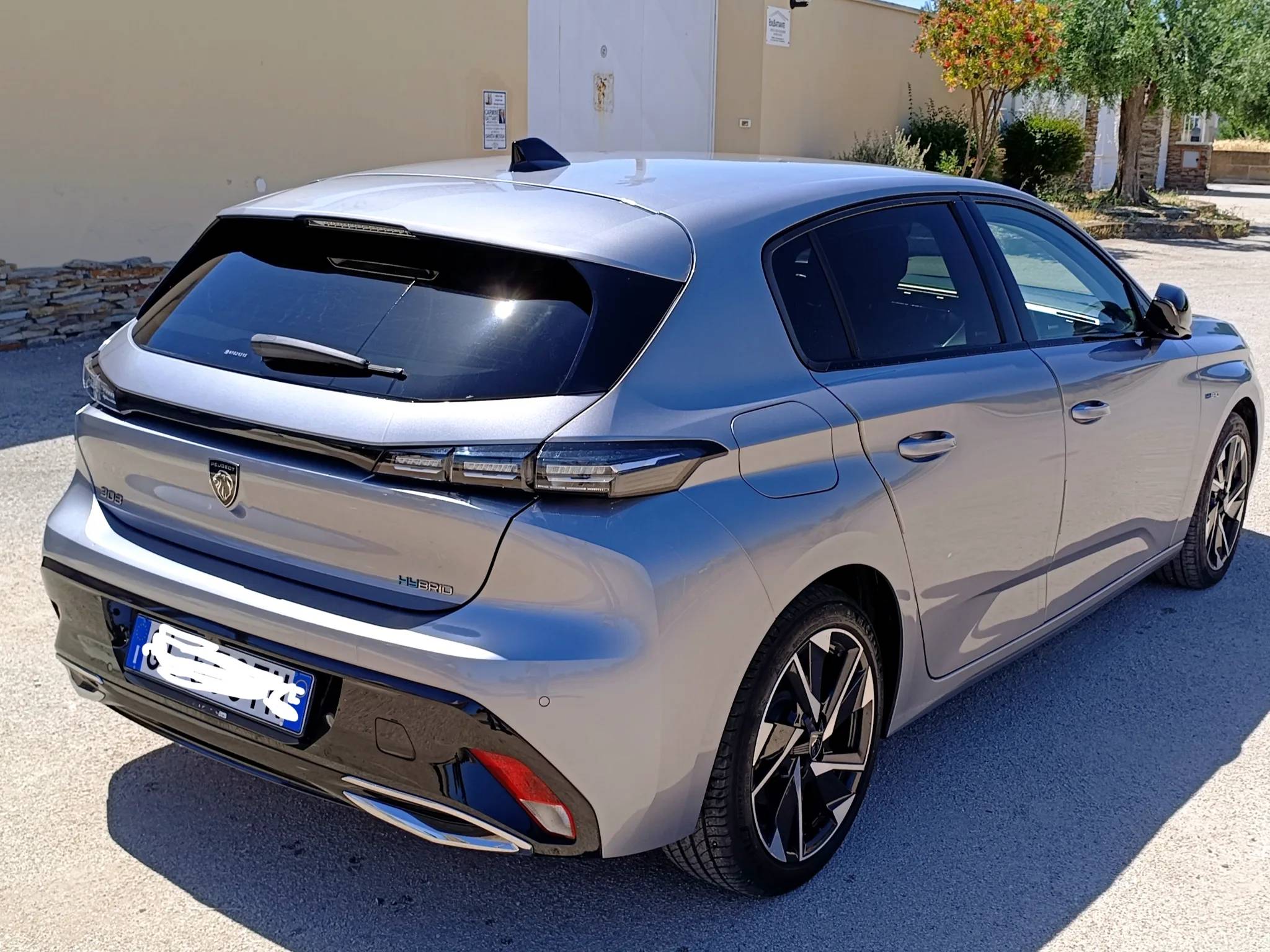Peugeot 308 2022 - rear-left photo 2