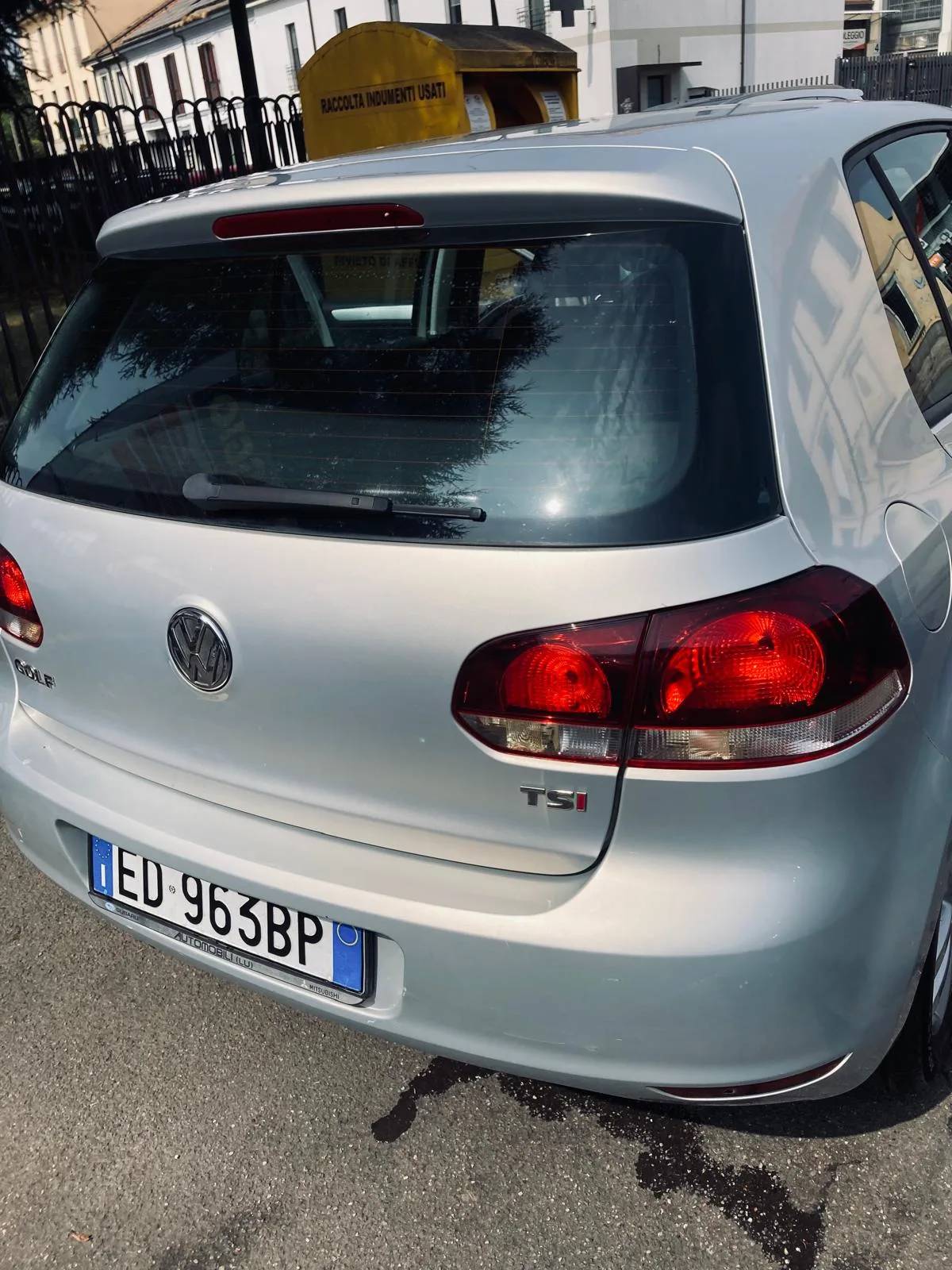 Volkswagen Golf 2010 - rear-left photo 2