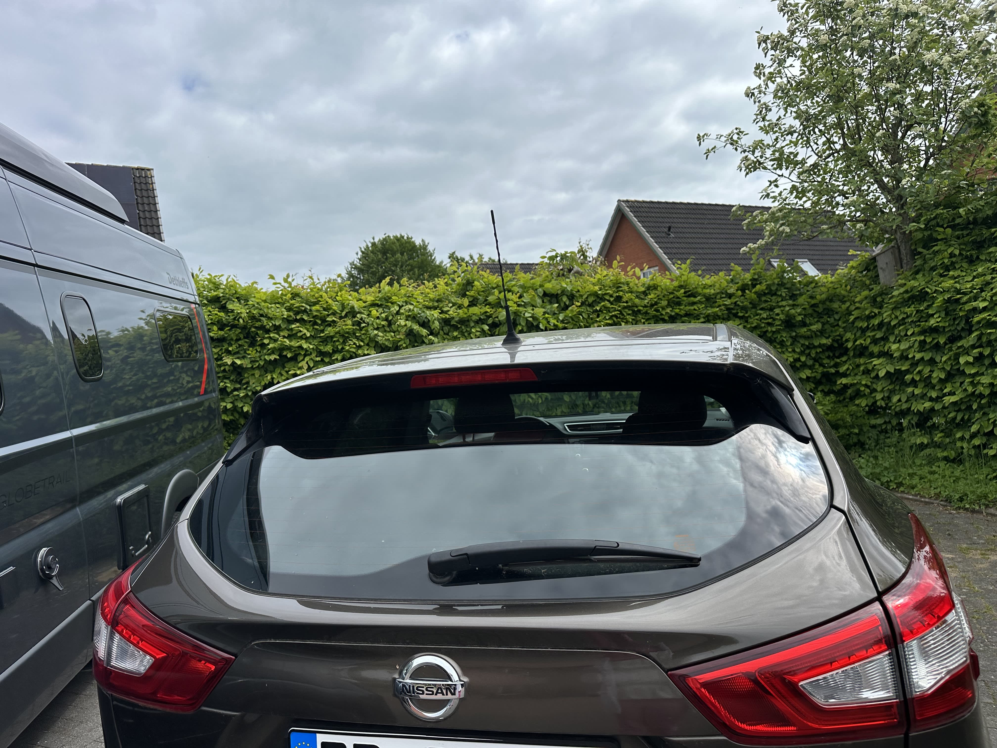 Nissan Qashqai 2015 - rear-left photo 2