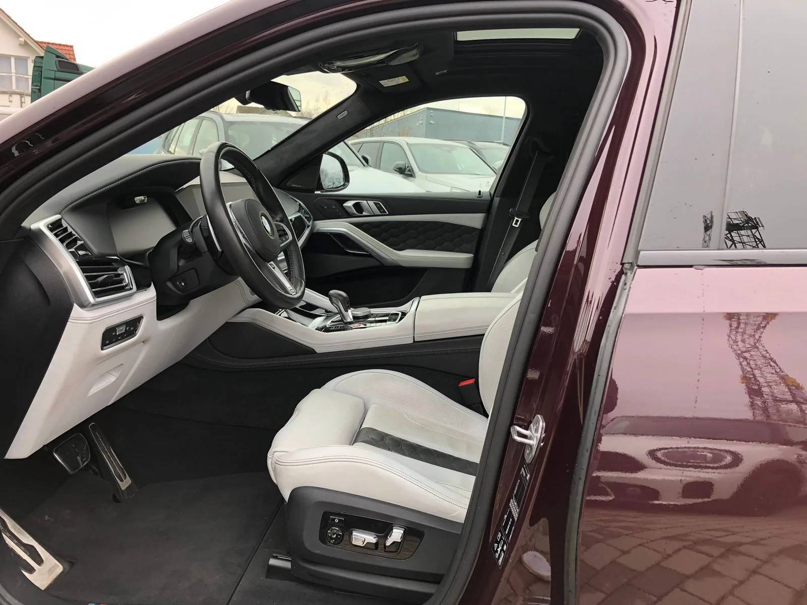 BMW X6 2020 - driver-seat photo 3