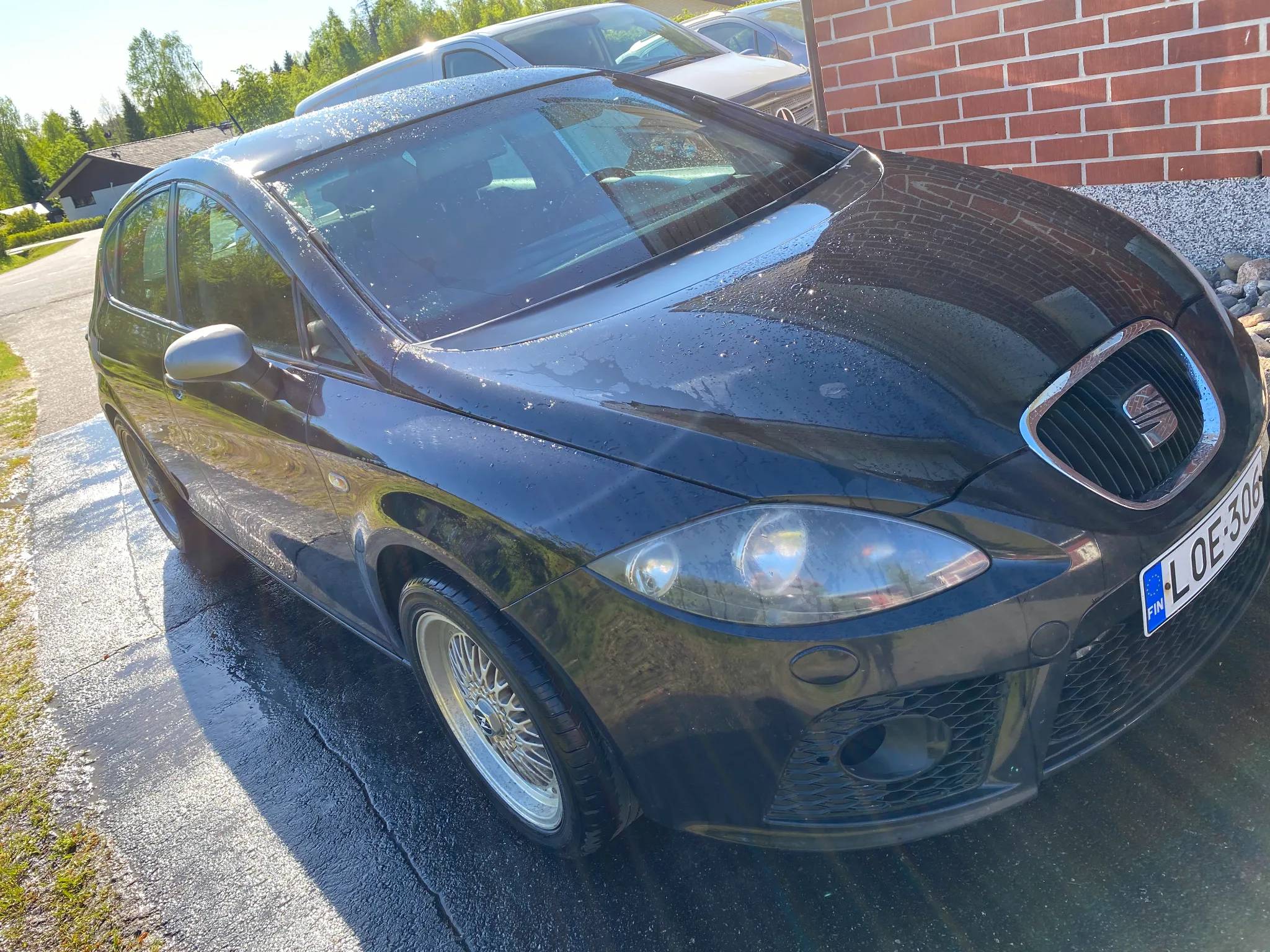 SEAT Leon 2008 - front-right photo 2