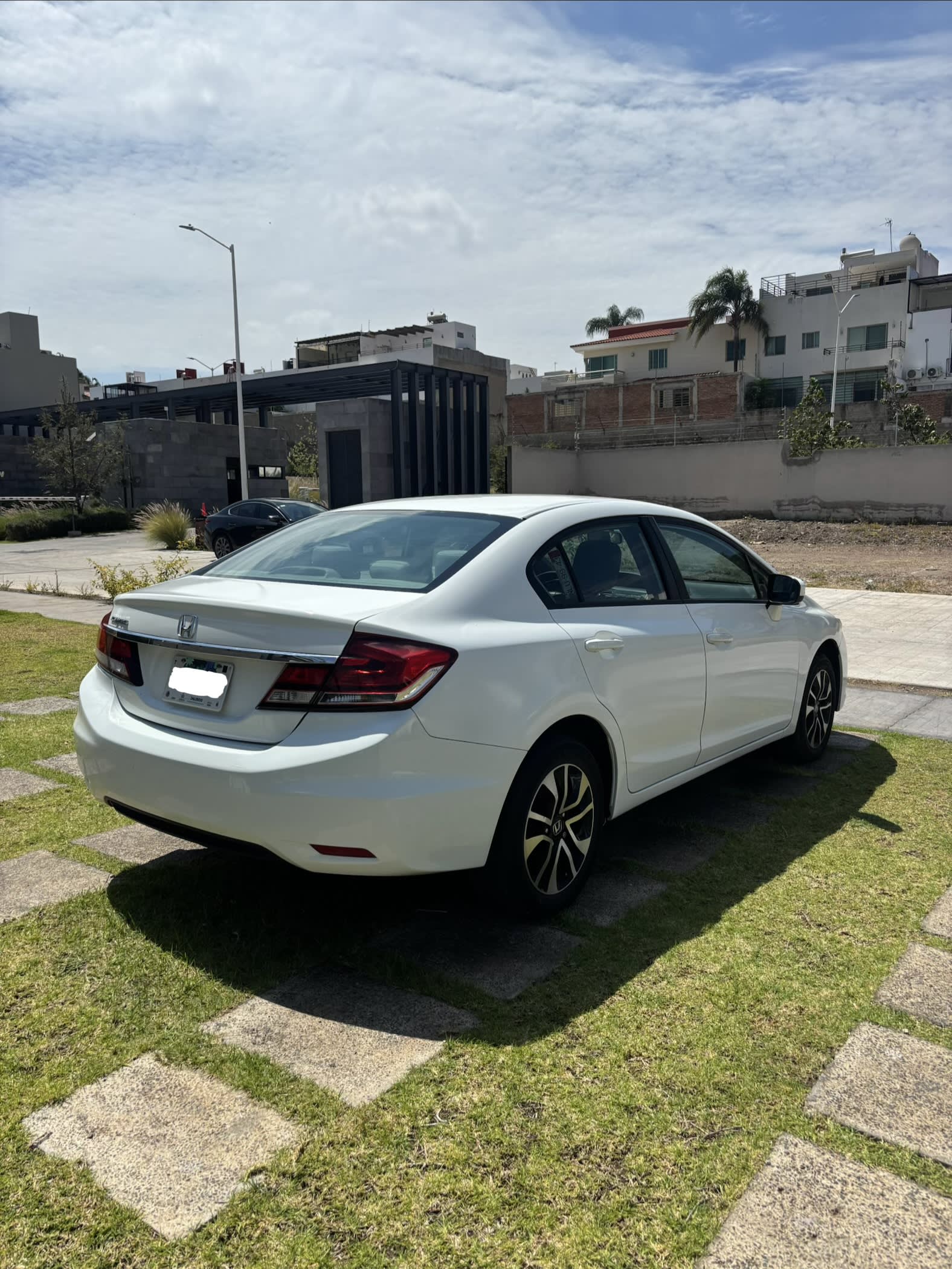 Honda Civic 2014 - rear-right photo 3