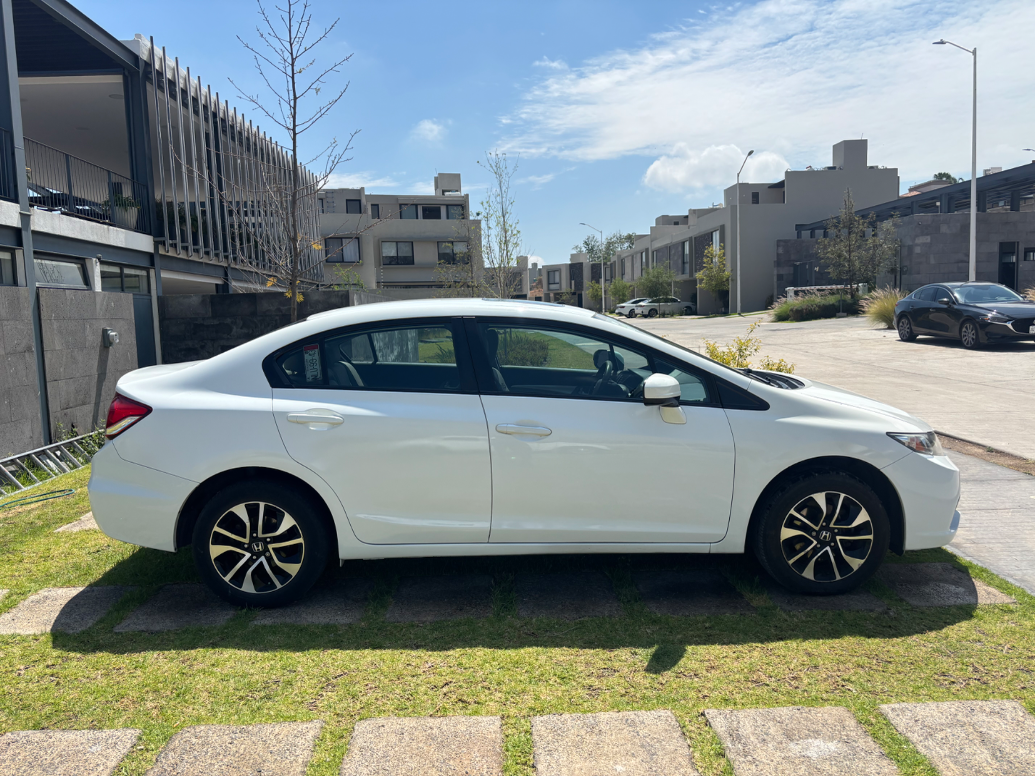 Honda Civic 2014 - right-side photo 2