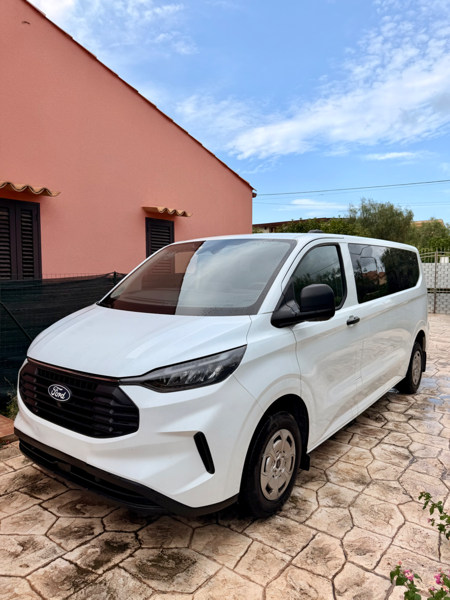 Ford Transit Custom 2025 - front-left photo 2