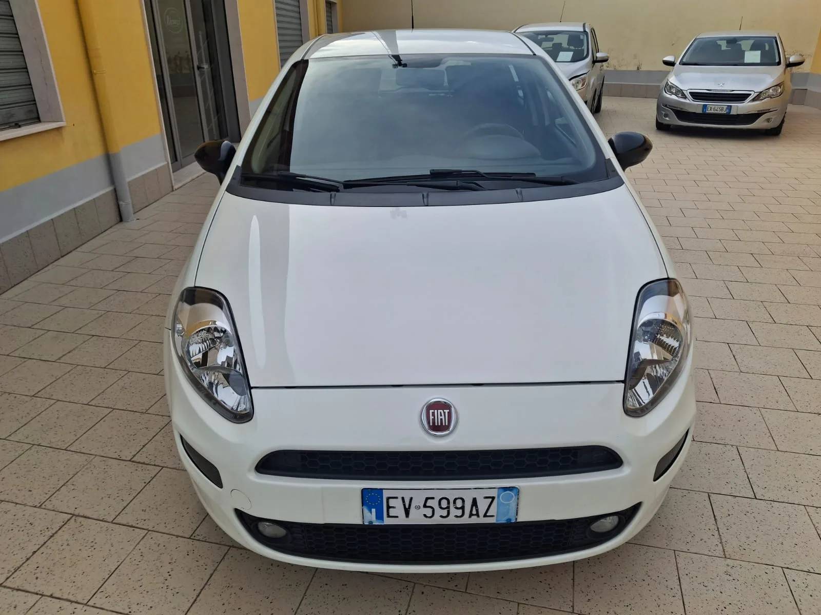 Fiat Punto 2014 - front-right photo 2