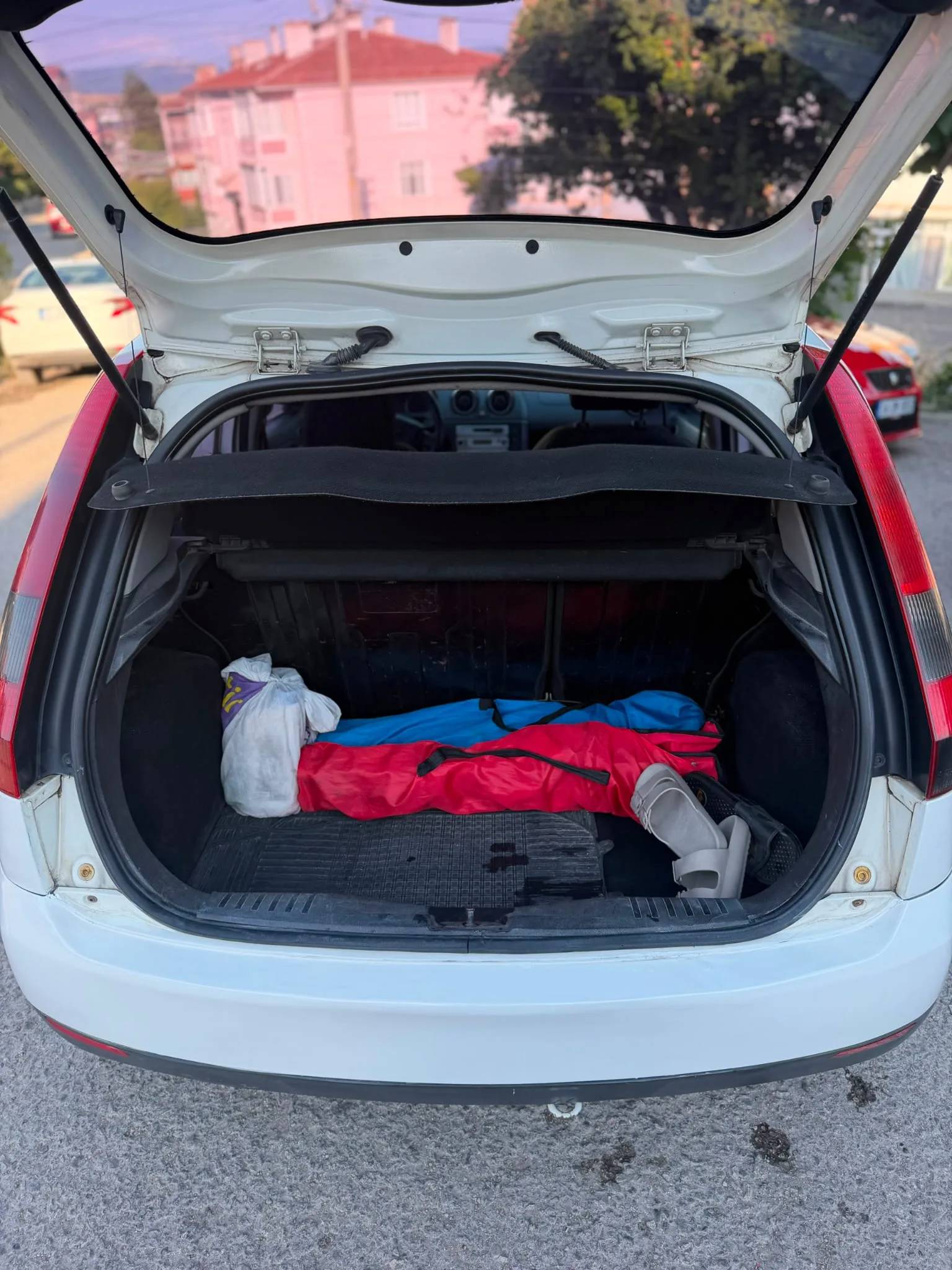 Ford Fiesta 2005 - rear photo 2