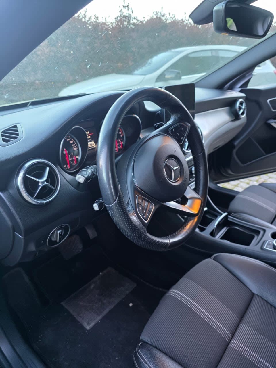 Mercedes-Benz CLA 2018 - driver-seat photo 3