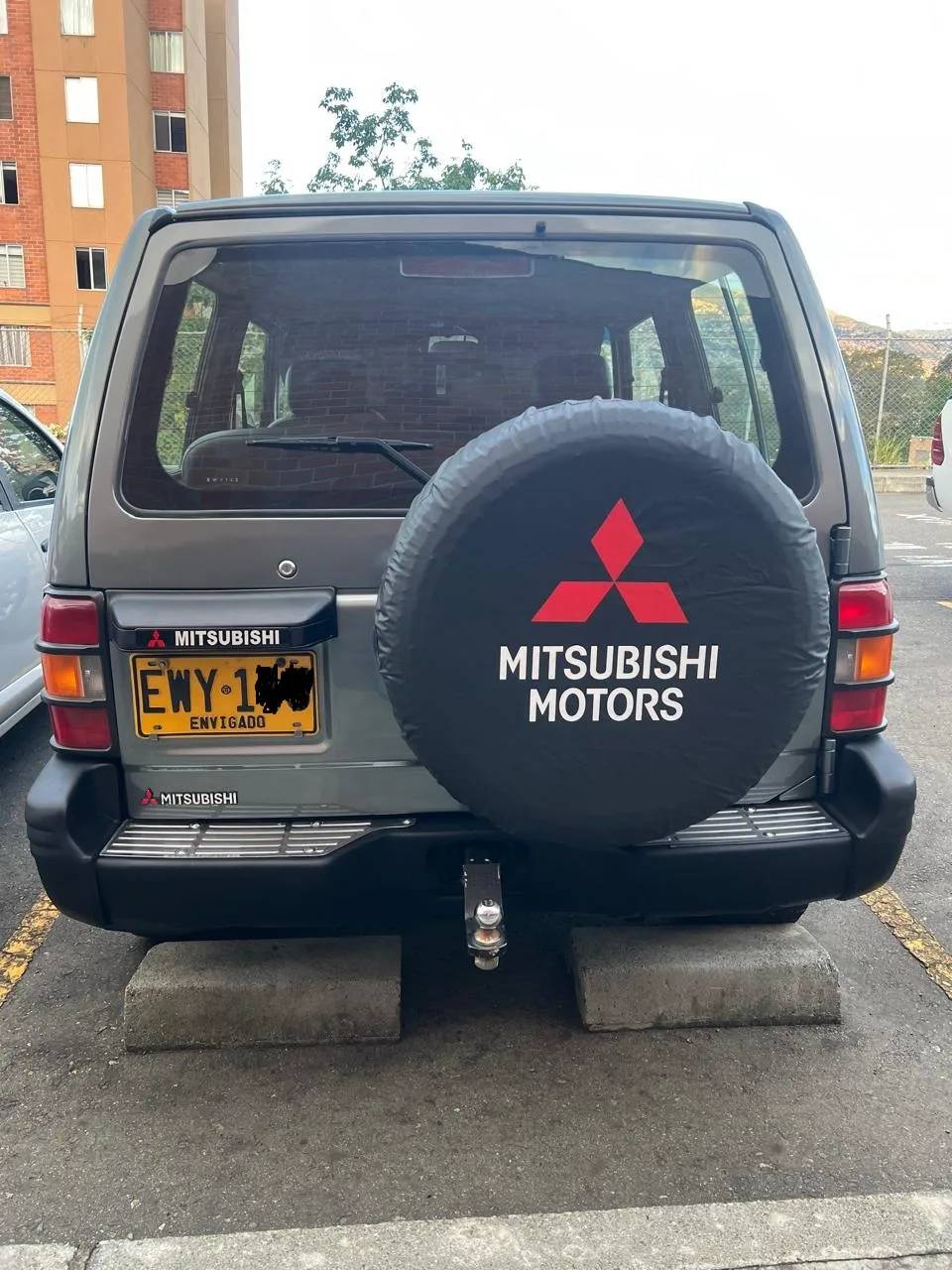 Mitsubishi MONTERO 2002 - rear-left photo 3