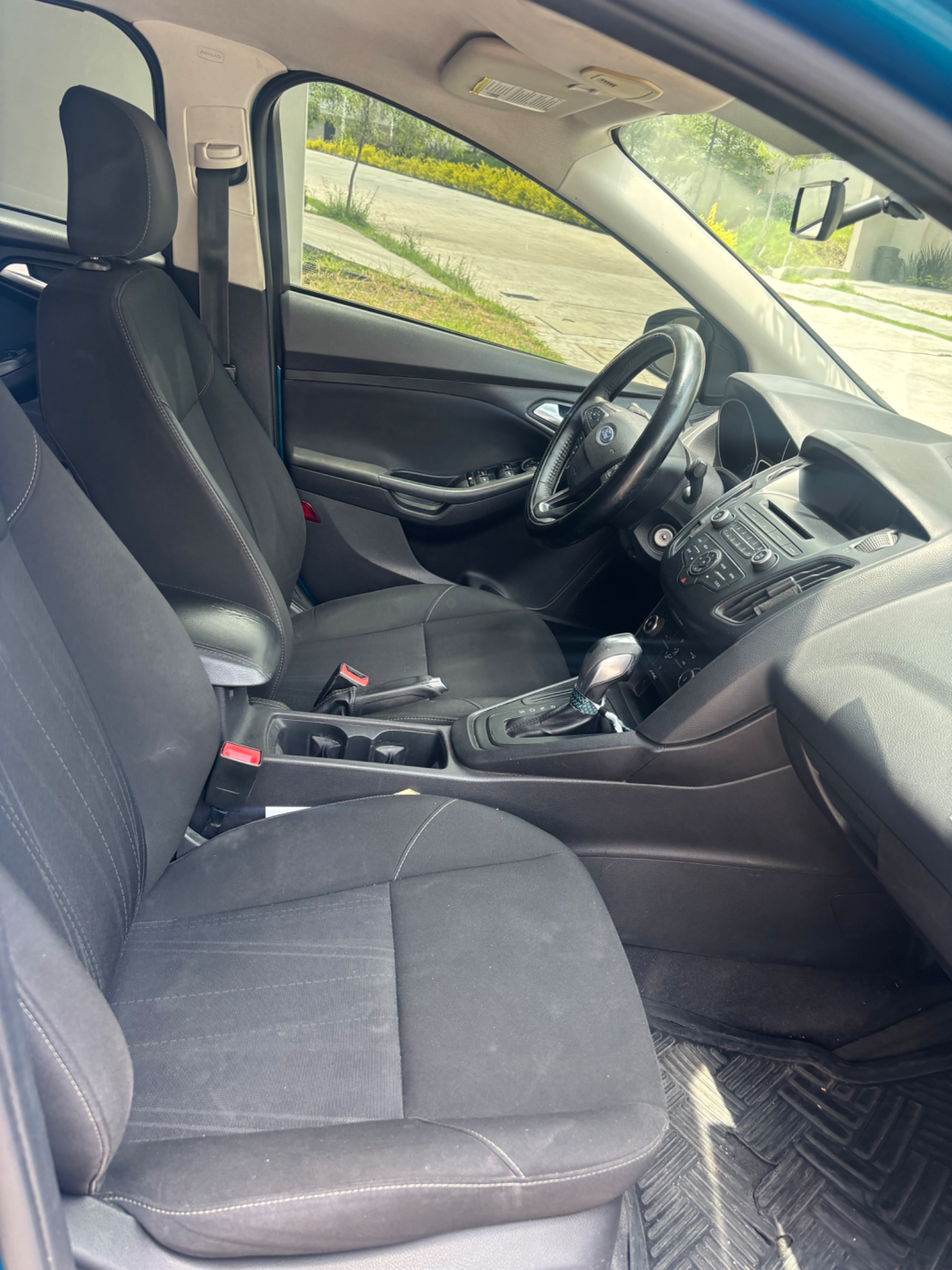 Ford Focus 2015 - driver-seat photo 3