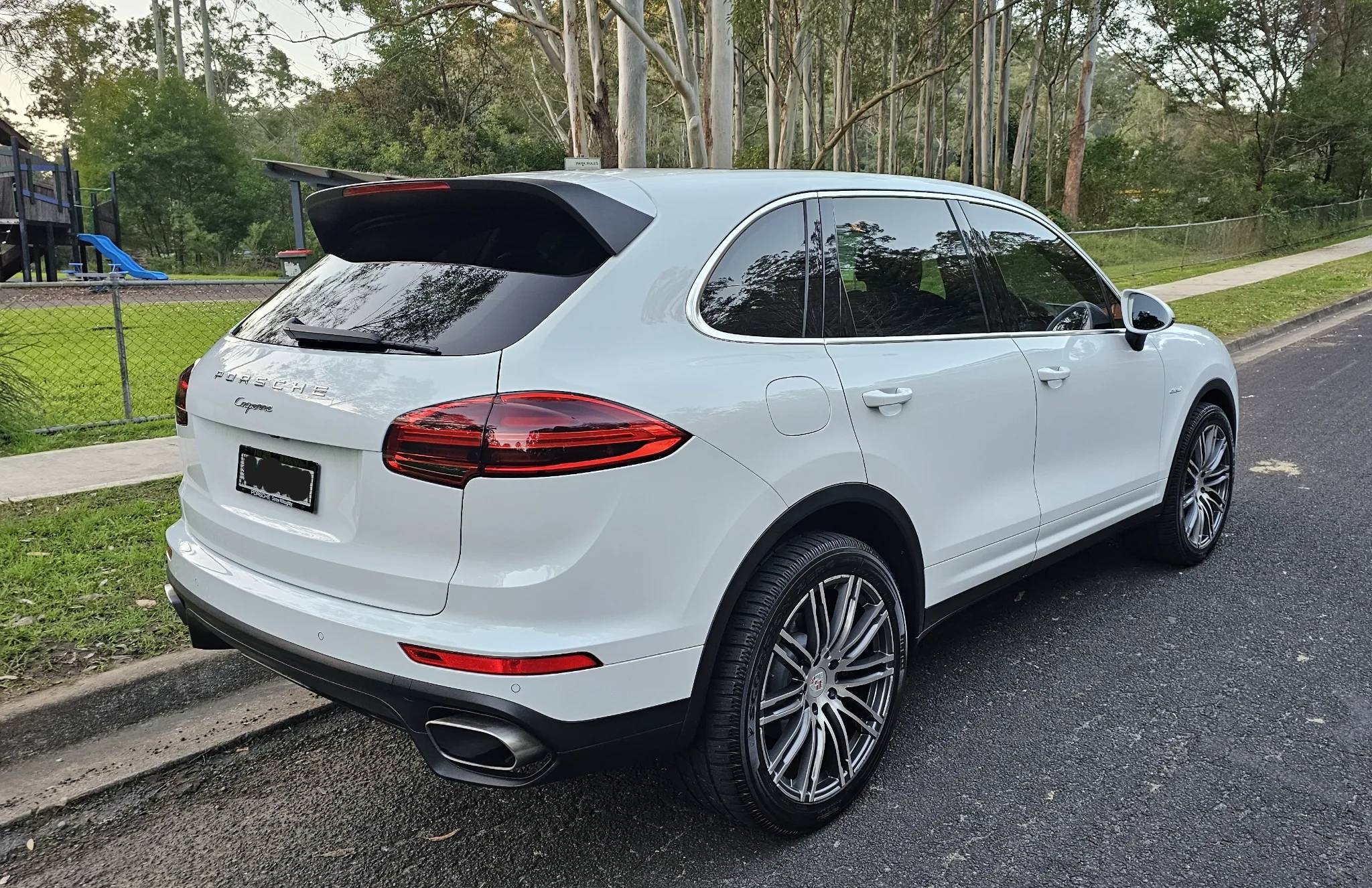 Porsche Cayenne 2016 - rear-right photo 3