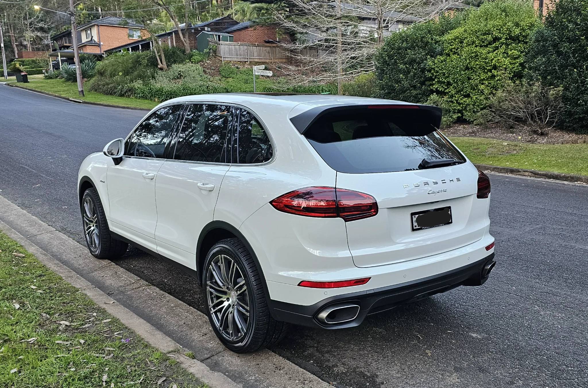 Porsche Cayenne 2016 - rear-right photo 2