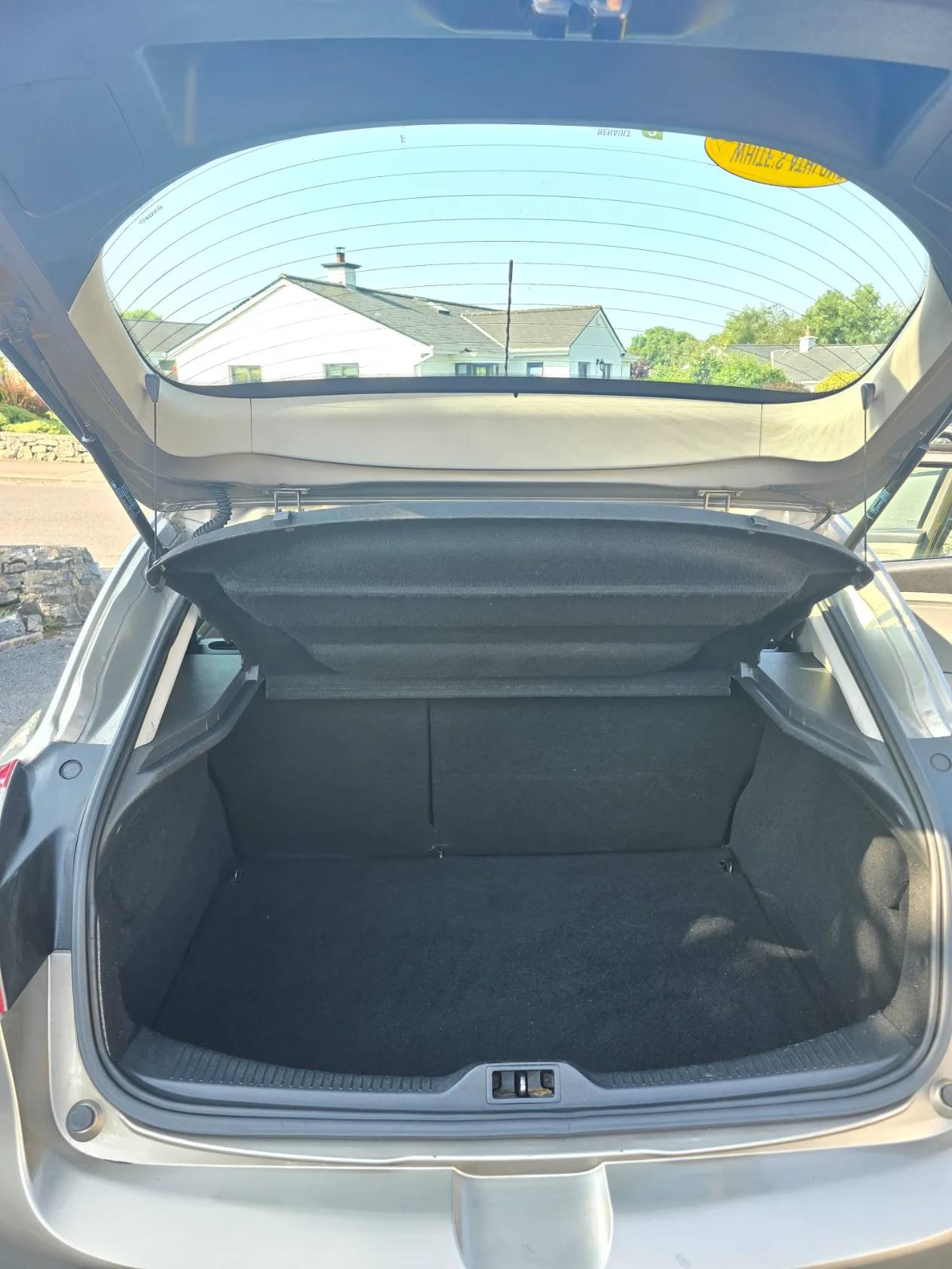 Renault Megane 2009 - boot photo 2