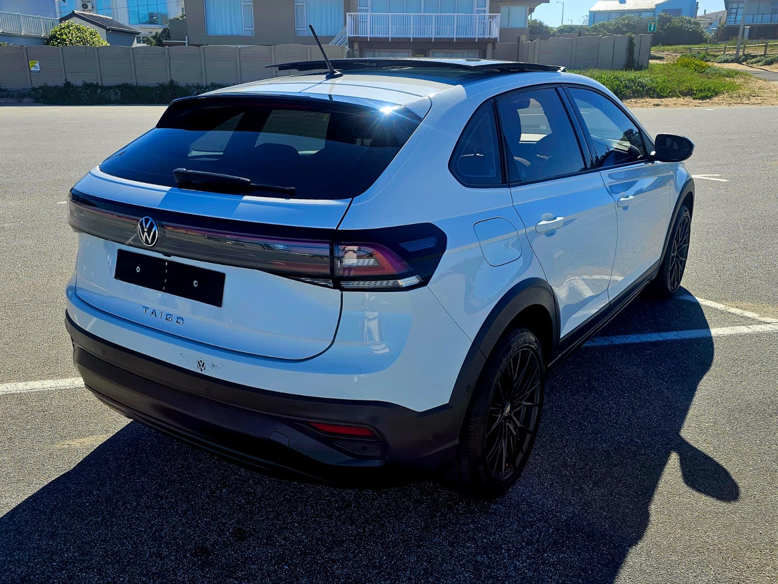 Volkswagen Taigo 2022 - rear-left photo 3