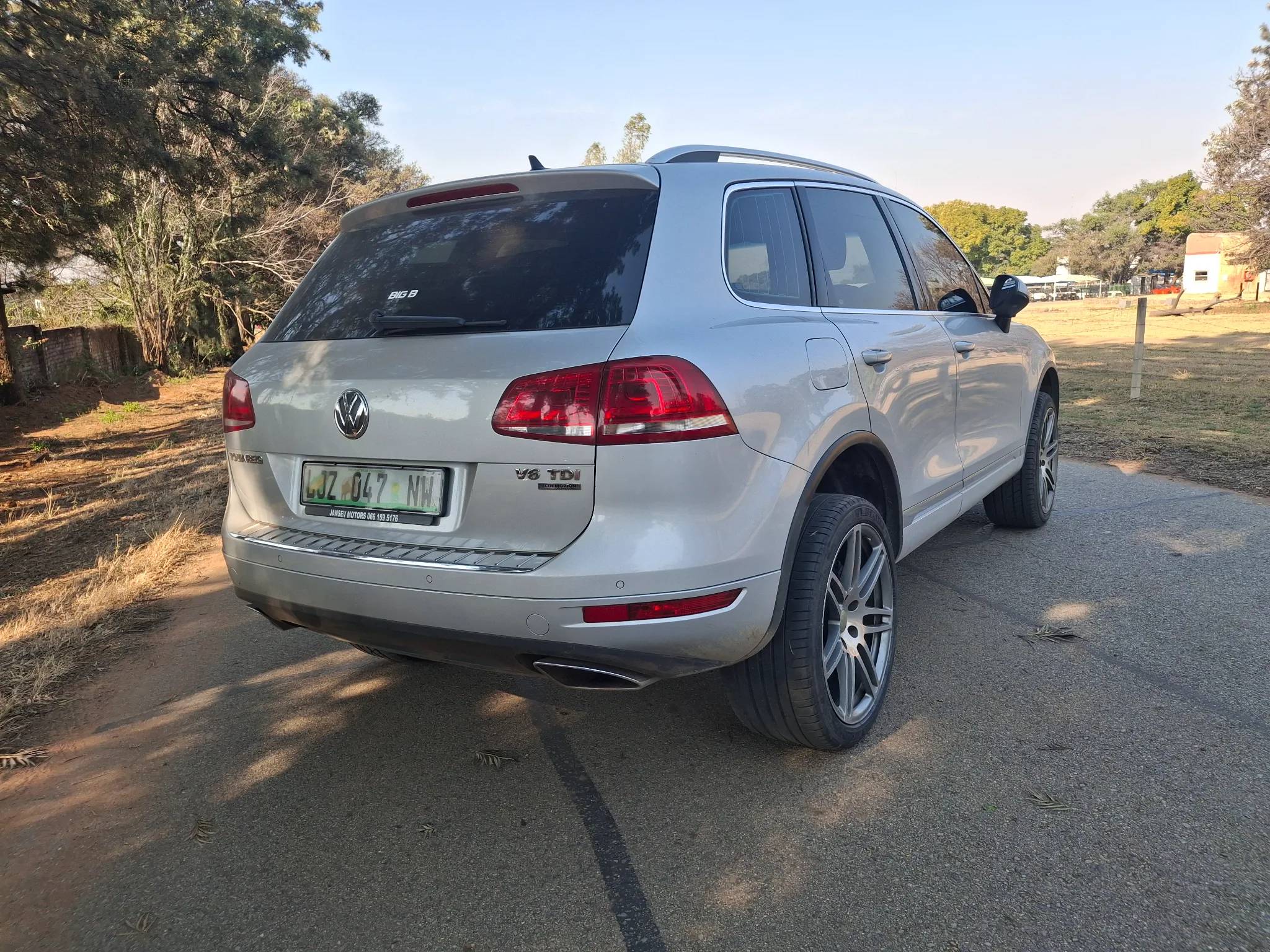 Volkswagen Touareg 2013 - rear-left photo 3